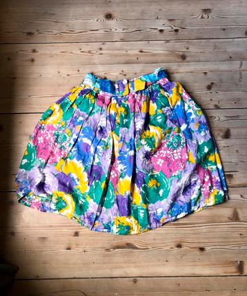 Vintage bloemen zomer rok maat S CAREER EXECUTIVE beschikbaar voor biedingen