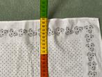 Grote doek witte folklore stof staphorst, 70:x 70 cm, Kleding | Dames, Mutsen, Sjaals en Handschoenen, Ophalen of Verzenden, Zo goed als nieuw