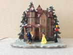 Kerstdorp huis met Disney figuren : Belle en het Beest, Verzamelen, Disney, Ophalen of Verzenden, Assepoester of Belle, Zo goed als nieuw