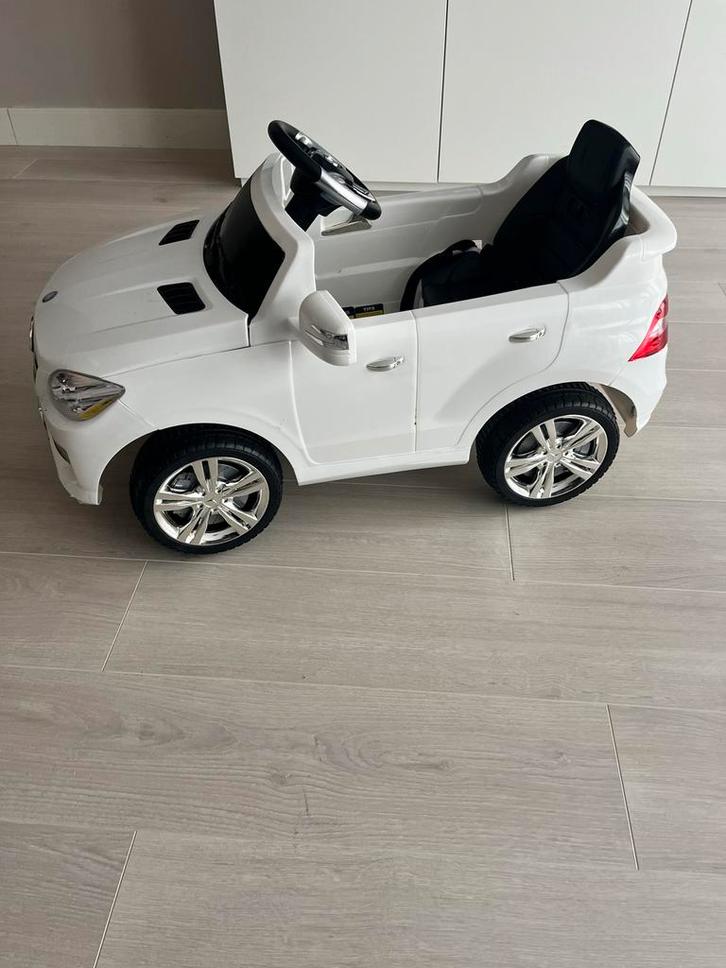 Elektrische Kinderauto - Mercedes ML wit afstandsbediening, Kinderen en Baby's, Speelgoed | Buiten | Accuvoertuigen, Gebruikt