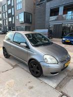 Toyota Yaris 1.3 16V Vvti 3DR Linea SOL 2004 Grijs NIEUW APK, Auto's, Voorwielaandrijving, Stof, 4 cilinders, 400 kg