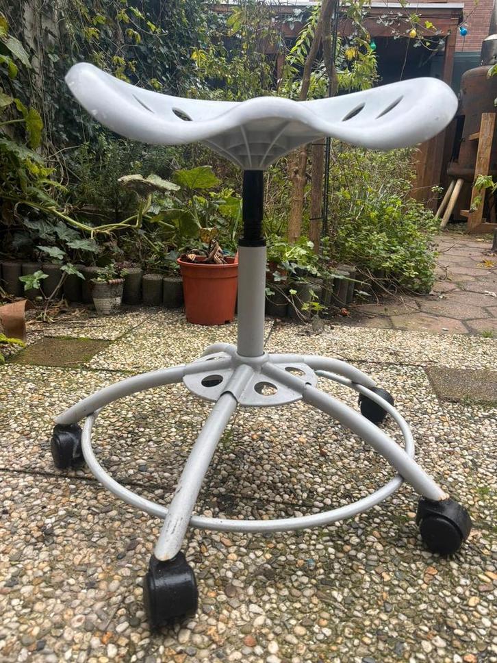 Werkplaatskruk op wielen - Ideaal voor klussen!, Huis en Inrichting, Bureaustoelen, Ophalen