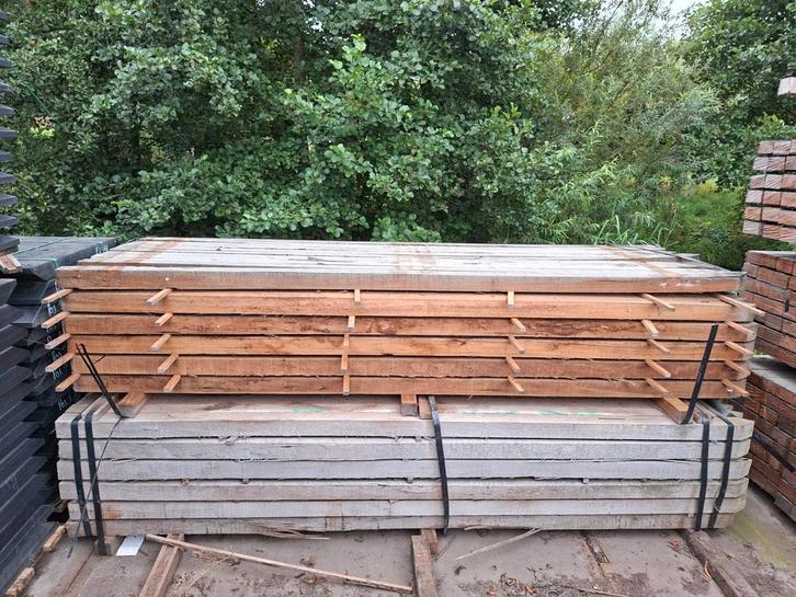 Hardhouten palen | Tauri vermelho | beschoeiing palen, Tuin en Terras, Palen, Balken en Planken, Nieuw, Palen, 250 cm of meer