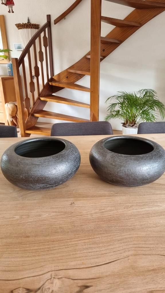2 Antraciet Aardewerk Potten - Zo Goed Als Nieuw!, Huis en Inrichting, Woonaccessoires | Vazen, Zo goed als nieuw, Zwart, Minder dan 50 cm