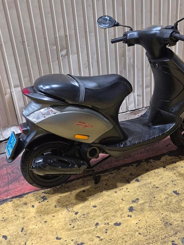 Piaggio zip 2017, Fietsen en Brommers, Scooters | Piaggio, Zo goed als nieuw, Zip, Benzine, Ophalen of Verzenden