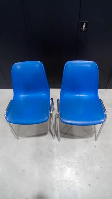Kantine stoelen blauw. beschikbaar voor biedingen