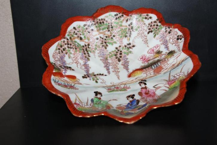 oud porseleinen Japans schaaltje op voetjes, Antiek en Kunst, Antiek | Porselein, Ophalen of Verzenden
