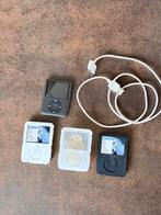 iPod 8GB (2000-2001) met 3 hoesjes, clip, oplader & oortjes, Gebruikt, Classic, Ophalen of Verzenden, Zilver