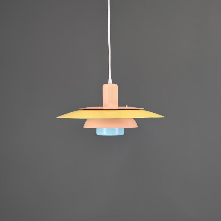 Deense Hanglamp met Oranje, Gele en Blauwe Tinten, Huis en Inrichting, Lampen | Hanglampen, Zo goed als nieuw, 75 cm of meer, Kunststof