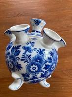 Tulpenvaas Delfts blauw, Huis en Inrichting, Woonaccessoires | Vazen, Ophalen, Blauw, Aardewerk of Porselein, Zo goed als nieuw
