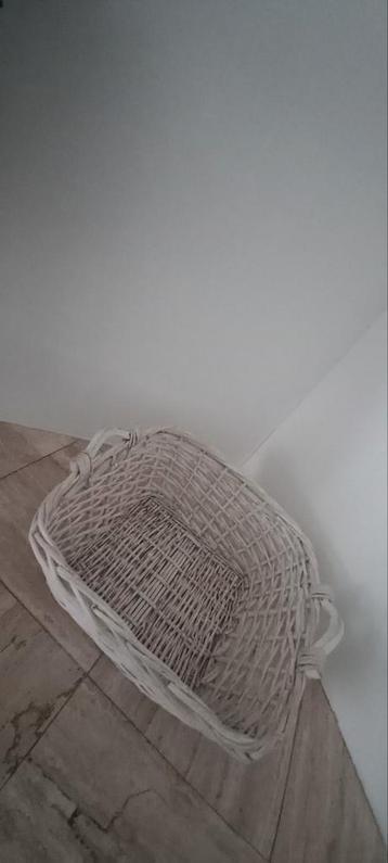 Grote rieten mand white wash tijdschriftenmand mand voor kat beschikbaar voor biedingen