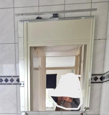 Spiegel met led verlichting beschikbaar voor biedingen