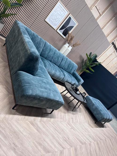 ZGAN De Bommel Velvet Veloura Hoekbank - Blauw - 300 x 225, Huis en Inrichting, Banken | Bankstellen, Zo goed als nieuw, Hoekbank