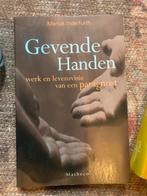Gevende Handen - Werk en levensvisie van een paragnost, Ophalen of Verzenden, Gelezen, Spiritualiteit algemeen, Achtergrond en Informatie