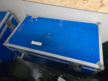 2x flightcase  beschikbaar voor biedingen