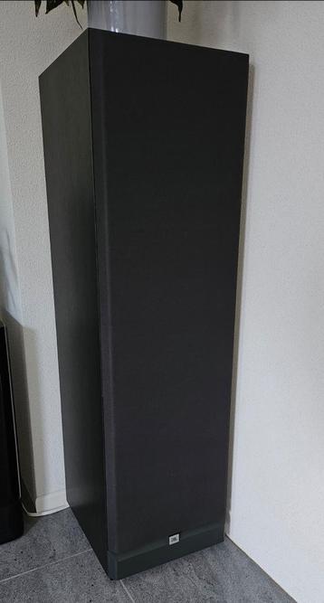 JBL XE5 zeer nette speakers boxen.
Zuiver geluid   beschikbaar voor biedingen