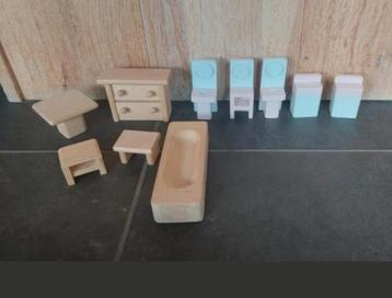 Poppenhuis meubels 10x - hout - degelijk - zo goed als nieuw beschikbaar voor biedingen