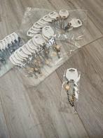 Leuke armbanden met klavertje vier hanger, Sieraden, Tassen en Uiterlijk, Armbanden, Ophalen, Nieuw, Zwart, Overige materialen