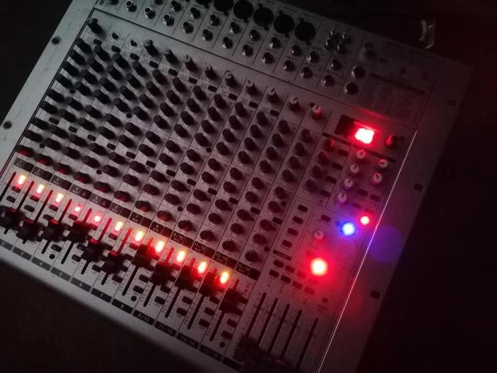 Behringer Mixer 24 Ch met FX, Muziek en Instrumenten, Mengpanelen, Zo goed als nieuw, 20 kanalen of meer, Ophalen of Verzenden