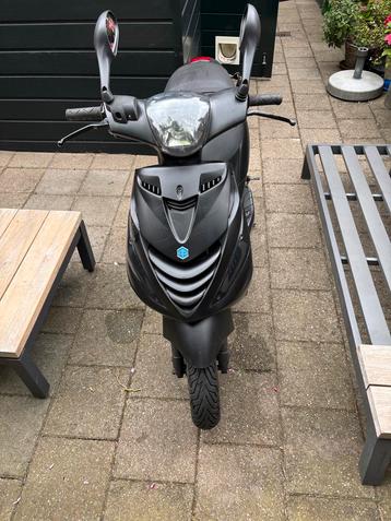 Zip 4t 2017 50cc of 80cc met beenkleed en windscherm beschikbaar voor biedingen