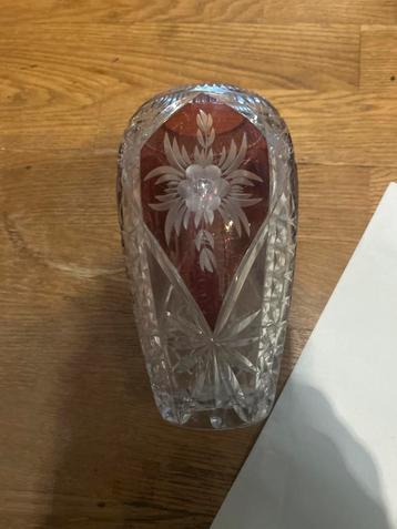 Kristallen vaas met bloemmotief beschikbaar voor biedingen