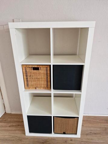 Witte IKEA KALAX kast met 8 vakken beschikbaar voor biedingen