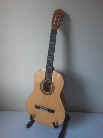 Santos y Mayor klassieke gitaar Zeer goed voor les Met hoes beschikbaar voor biedingen