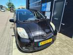 Toyota Yaris 1.3 VVT-i Now Airco, CV en Nette Auto, Auto's, Toyota, Voorwielaandrijving, Gebruikt, Zwart, 4 cilinders