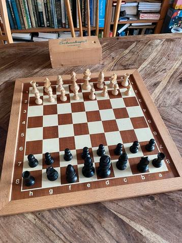 Compleet schaakspel met bord Homas Staunton D beschikbaar voor biedingen
