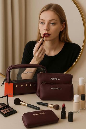 Valentino make-up tasje + 2 etui's beschikbaar voor biedingen
