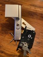 Nemef skg*** beslag + kerntrekbeveiliging + DOM cilinderslot, Ophalen, Zo goed als nieuw, Rvs, Klink of Kruk