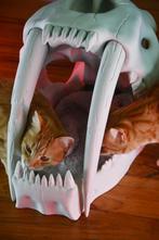 the Saber-Tooth Tiger Skull Cat Bed, Ophalen of Verzenden