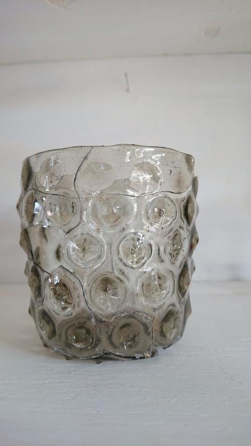 17e eeuwse glazen beker, bodemvondst, Antiek en Kunst, Antiek | Glas en Kristal, Ophalen of Verzenden