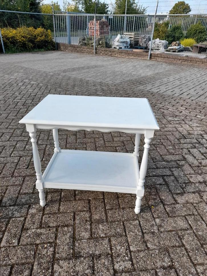 Witte brocante bijzet thee tafel, Huis en Inrichting, Tafels | Bijzettafels, Zo goed als nieuw, Rechthoekig, 60 cm of meer, 75 cm of meer