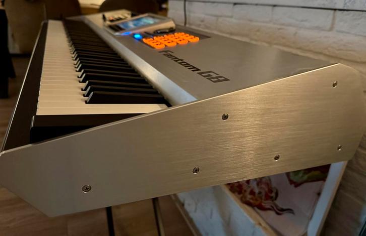 Roland Fantom G8 music workstation met 512mb sample RAM, Muziek en Instrumenten, Synthesizers, Gebruikt, 88 toetsen, Roland, Met midi-aansluiting