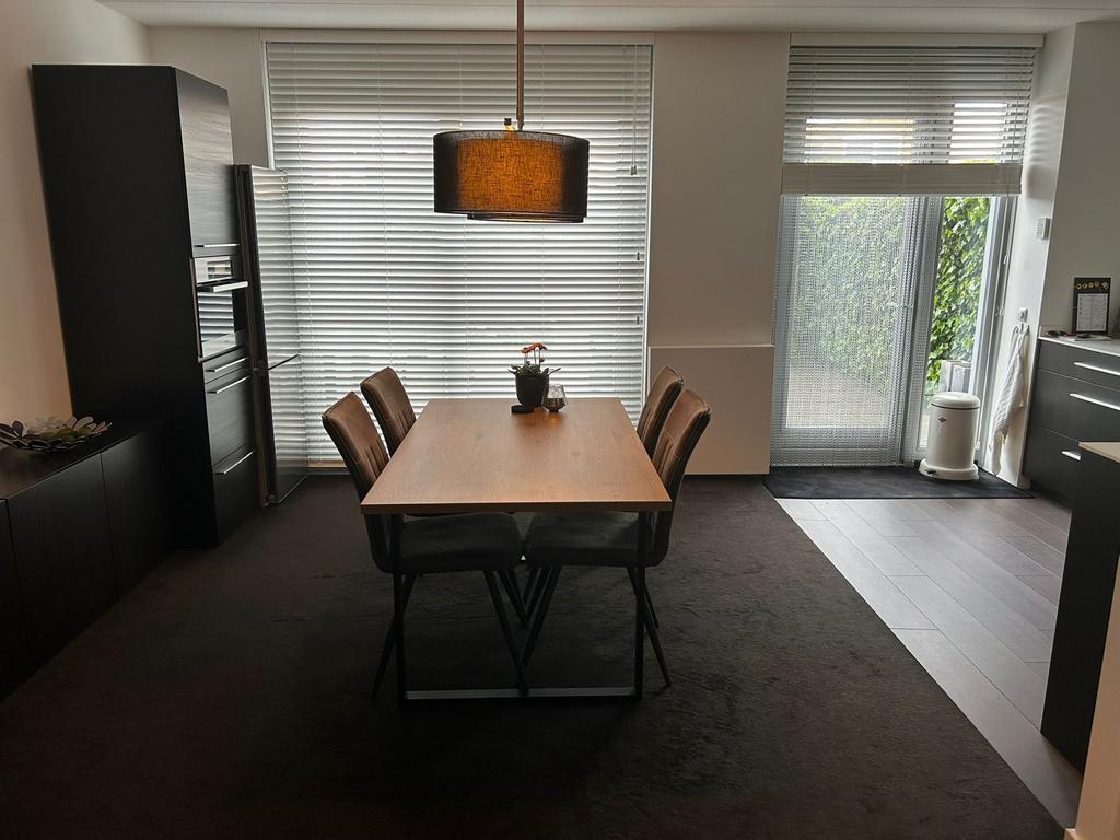 Mooie eettafel met eiken look blad en metalen poten, Huis en Inrichting, Tafels | Eettafels, Ophalen, Overige materialen, 50 tot 100 cm