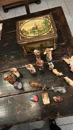 Antieke kerststalbeeldjes papier manche in oude blik, Ophalen of Verzenden, Zo goed als nieuw