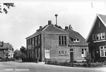 (387-195-027) Lienden Gemeentehuis beschikbaar voor biedingen
