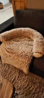 Lekker fluffy bed voor kat of kleine hond., Ophalen, Zo goed als nieuw