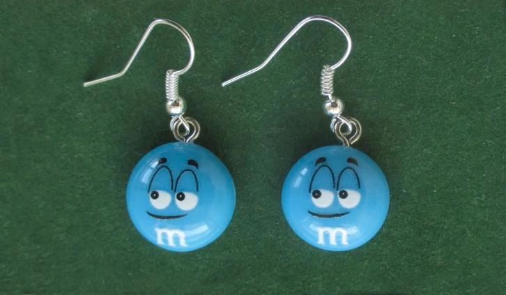 Oorbellen M&M’s candy chocolade., Sieraden, Tassen en Uiterlijk, Oorbellen, Nieuw, Hangers, Overige materialen, Ophalen of Verzenden
