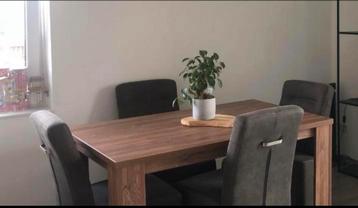 Eettafel Leen Bakker beschikbaar voor biedingen