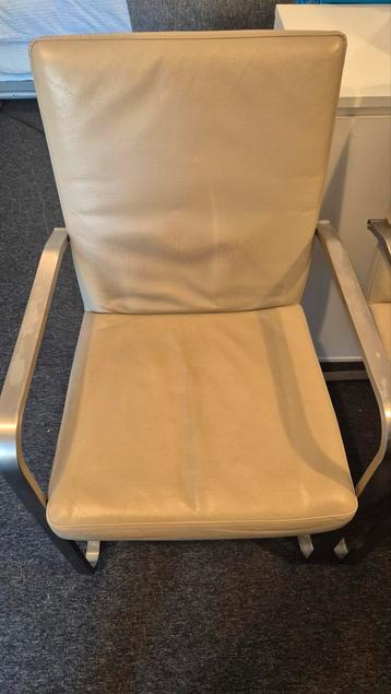 leren stoel met rvs frame beschikbaar voor biedingen