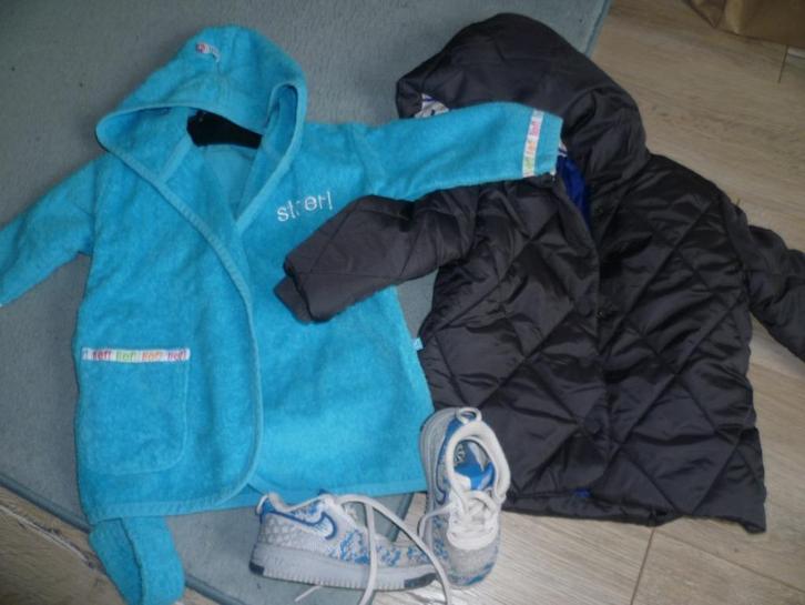 Hema grijs jasje mt 86 Lief badcape 74/80, Nike sneakers 22, Kinderen en Baby's, Kinderkleding | Kinder-kledingpakketten, Zo goed als nieuw