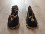 Zwarte babyslofjes met gele accenten, Ophalen of Verzenden, Nieuw, Jongetje of Meisje, Schoentjes