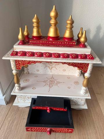 Houten Hindu temple beschikbaar voor biedingen