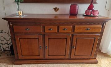 Mooie houten dressoir met lades en deuren beschikbaar voor biedingen