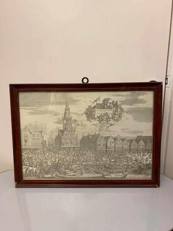 Oude prent Alkmaar in houten lijst ( kaas ) handel., Antiek en Kunst, Kunst | Etsen en Gravures, Ophalen of Verzenden