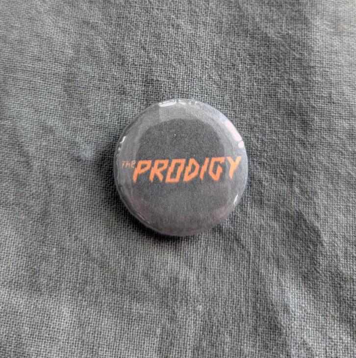 The Prodigy Band button – 25mm button / speld / pin, Verzamelen, Speldjes, Pins en Buttons, Nieuw, Button, Overige onderwerpen
