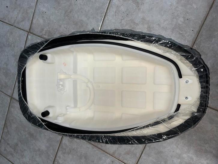 Senzo Rivalux zadel (touring, zwart), Fietsen en Brommers, Snorfietsen en Snorscooters, Zo goed als nieuw, Overige merken, Ophalen