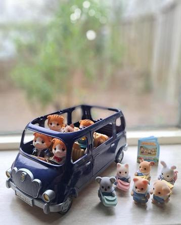 Sylvanian Families Familiewagen + Maple Cat Family + Nursery beschikbaar voor biedingen